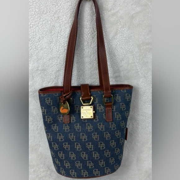 Dooney & Bourke North/South Signature Logo Denim Bucket Bag Medium - Picture 2 of 9